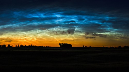 立陶宛的夜光云 (© ljphoto7/Getty Images)