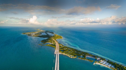 基韦斯特的七英里大桥，佛罗里达州，美国 (© Evgeny Vasenev/Cavan Images)